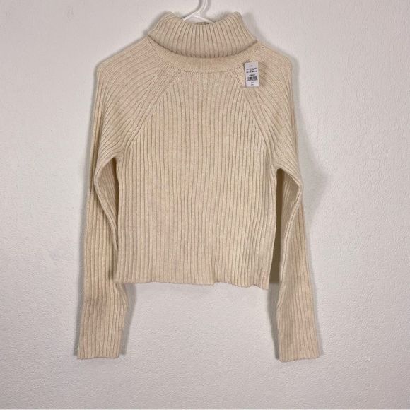 American Eagle Outfitters Sweaters - NWT American Eagle Ivory Ribbed Turtleneck Sweater